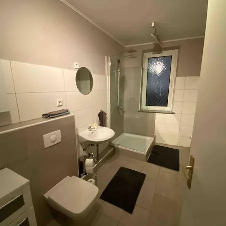 Ferien-&Monteurwohnung zentral Übach-Palenberg 1 Apartamento