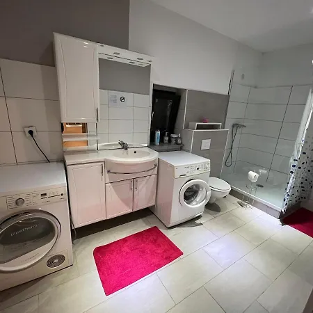 Ferien- & Monteurwohnung Zentral Uebach-palenberg 1 דירה Ubach-Palenberg