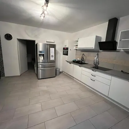 Ferien- & Monteurwohnung Zentral 1 Übach-Palenberg