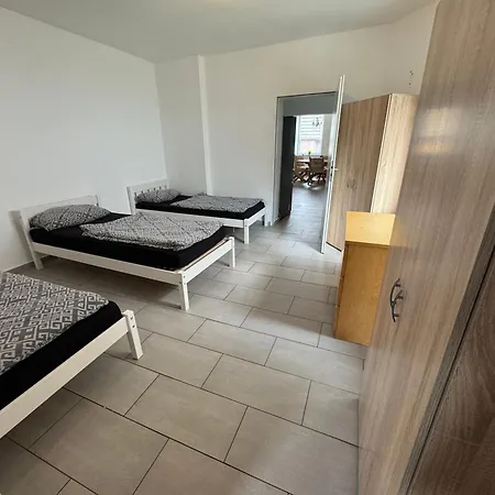 アパート Ferien- & Monteurwohnung Zentral 1 Übach-Palenberg